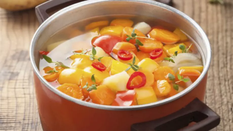 Студена зеленчукова супа