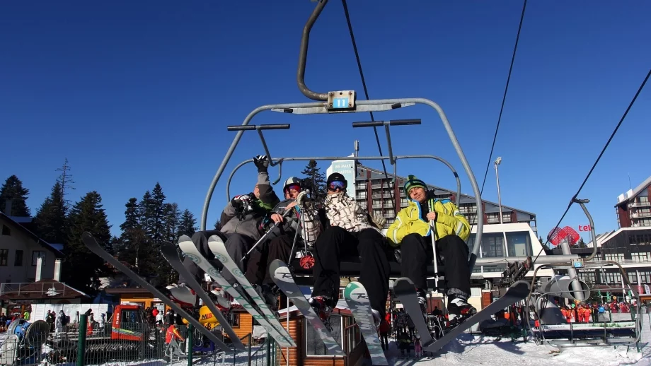 40 000 туристи окупират зимните ни курорти 