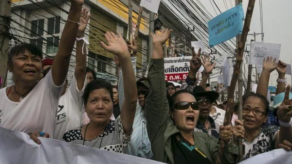 Отмениха военното положение в Тайланд