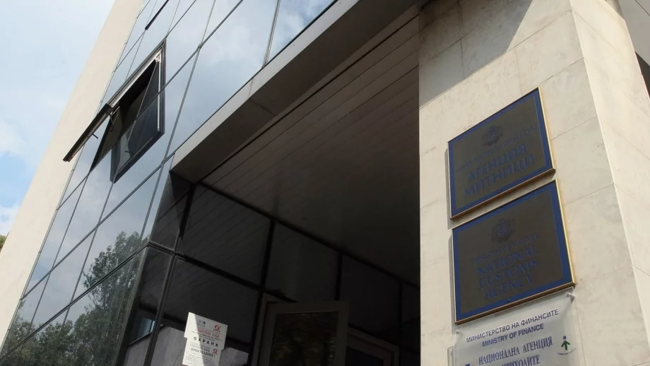 Откриха девет незаконни крана във винпрома на банкерката Петя Славова