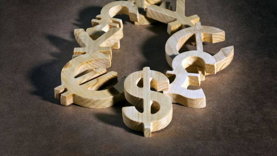 USD/JPY удари ново дъно