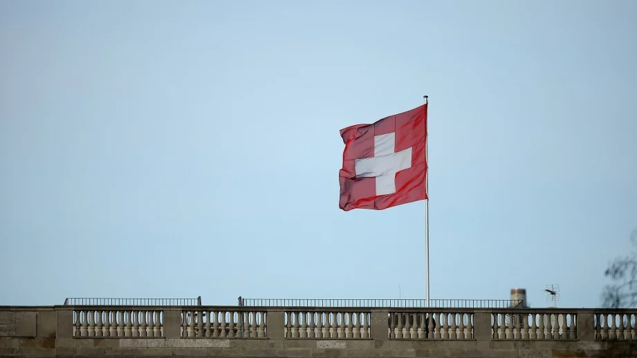 Отпадат ограниченията за свободно движение и работа за българи в Швейцария 