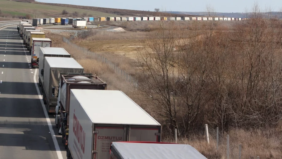 1000 евро глоба за ТИР-ове в Гърция, които не карат по магистралата