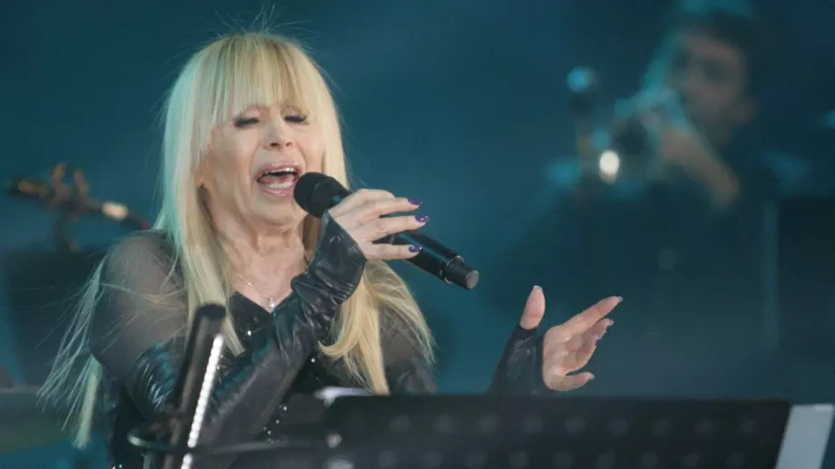 Ето какво получи Лили Иванова от Румен Радев