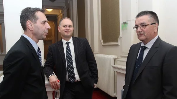 Законът за офшорките на Пеевски не важи за Карадере, обясни Кадиев