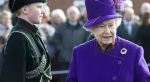 Ето защо Елизабет II носи ярки цветове