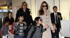 Брад Пит за първи път се е видял с децата си