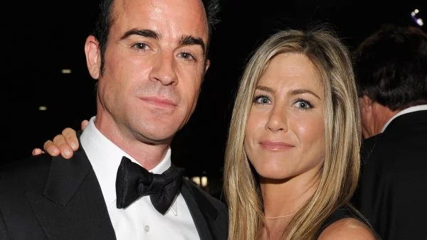 Анистън нае любовен консултант на годеника си