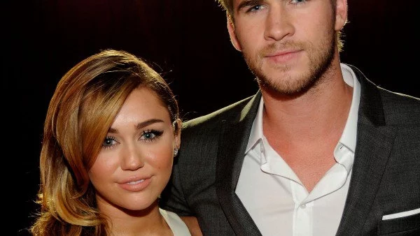 Майли Сайръс стяга сватба в Австралия