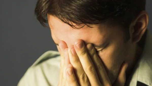 Редно ли е мъжете да плачат?