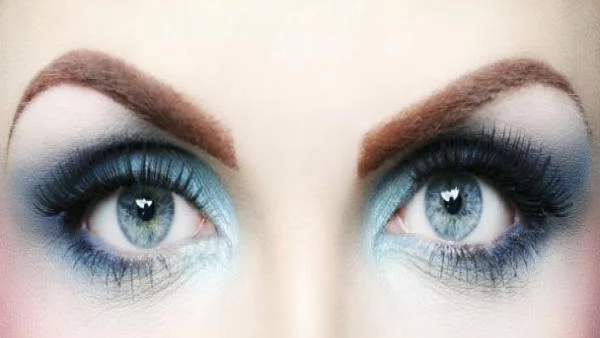 Как да гримираме сините очи