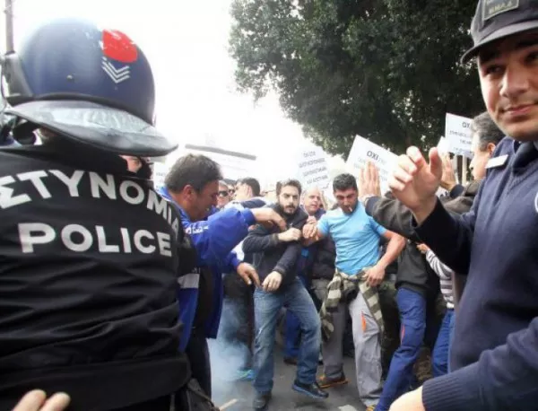 Ранени на кипърските протести срещу приватизацията
