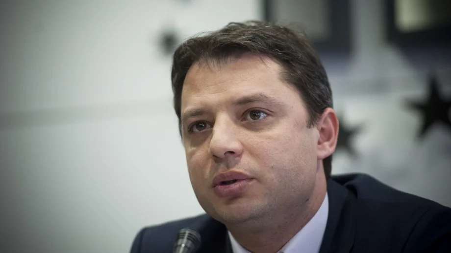 Добрев: В следващите седмици рестартираме процедурата за шеф на КЗК