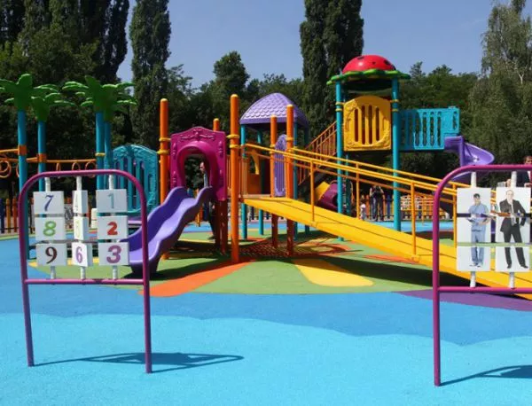 По настояване на майки в пловдивския район "Южен" вече има детска площадка