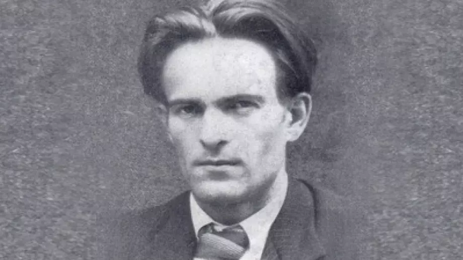 10 цитата на Никола Вапцаров. Сякаш са писани за настоящето!