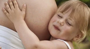 Да поговорим с децата откъде идват бебета 