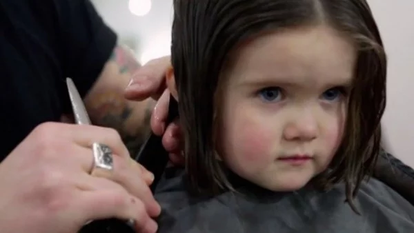 3-годишно дете дарява косата си на онкоболни