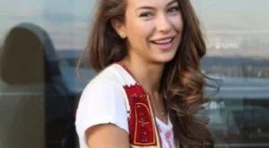 Снимка на Никол Станкулова преди да стане известна