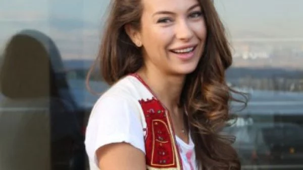 Снимка на Никол Станкулова преди да стане известна