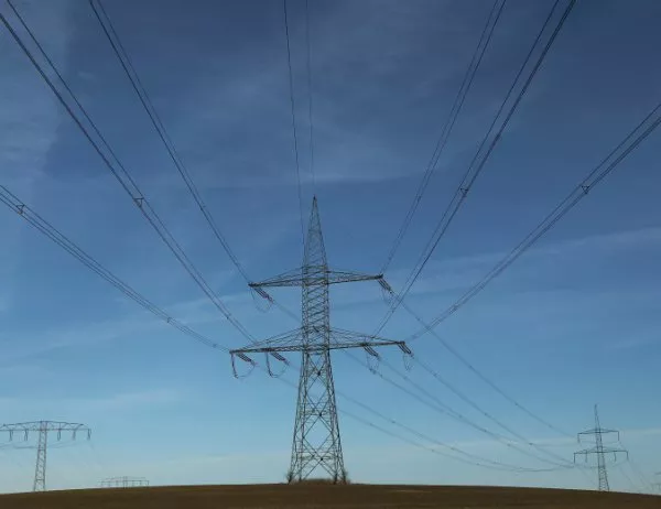 Енергийният регулатор скача срещу ЕРП-тата заради исканото поскъпване на тока 