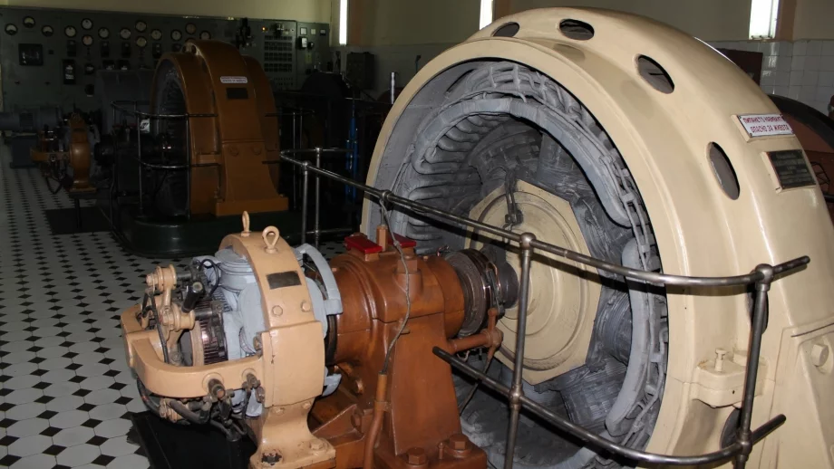 Законопроект: НЕК ще трябва да плати милиони компенсация заради ВЕИ