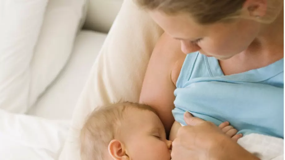 Защо гърдите имат различни размери след раждане?