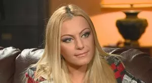 Камелия трогна феновете, показа как се грижи за бебето (СНИМКА)