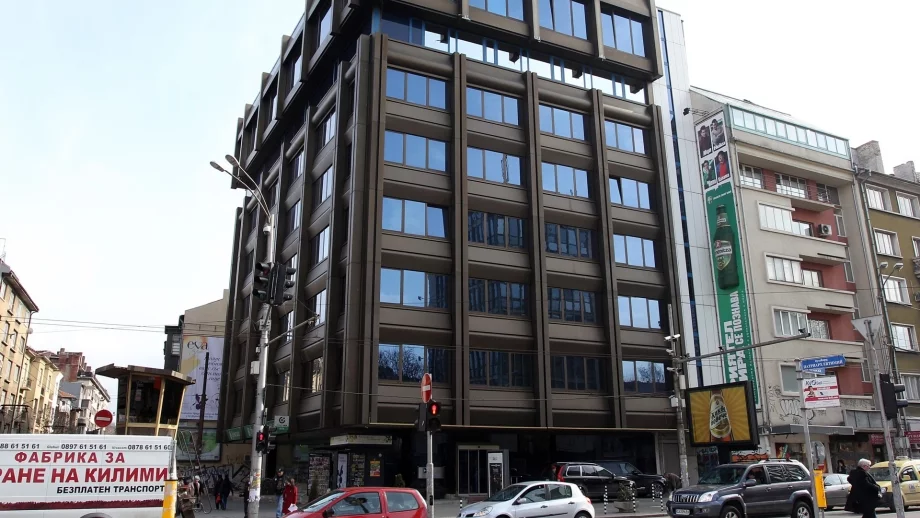 Синдикати готвят протести заради съкращенията в "Булгартабак"