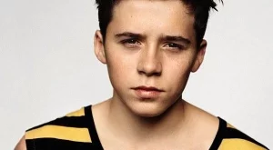 Бруклин Бекъм страда по Селена Гомес