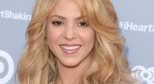 Шакира вече не е блондинка (снимки)