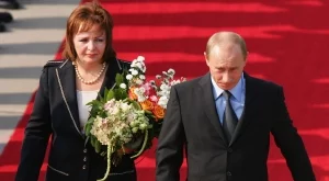 Бившата жена на Путин свързана с бизнес имот за милиони