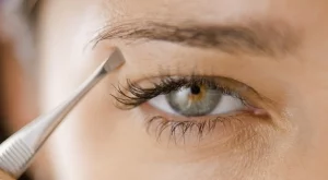 Супер лесен начин да оформяме веждите си