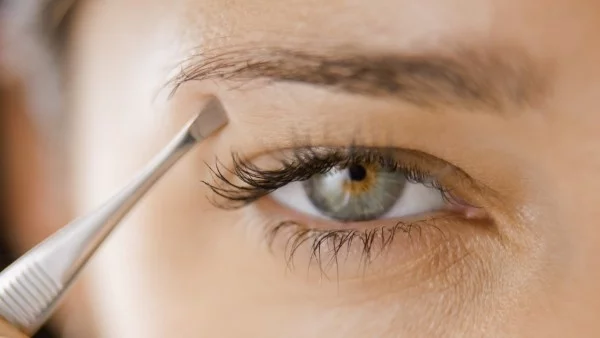 Супер лесен начин да оформяме веждите си