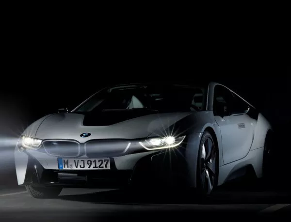 BMW революционизира с лазерните си фарове за i8