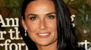 Деми Мур: Гола на 56 и с шокиращи признания 