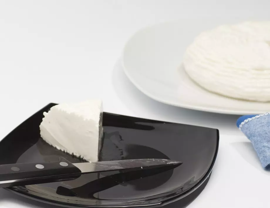 Ето как да си направите лесно и несравнимо вкусно домашно крема сирене 