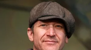 Деян Донков се съблече чисто гол заради постановка (снимка)