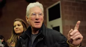 Ричард Гиър предизвика гнева на известните си съседи