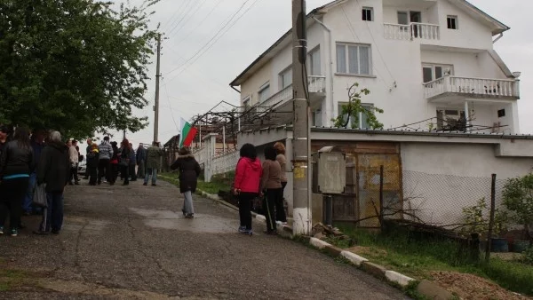 В Розово категорични - вземаме само българи