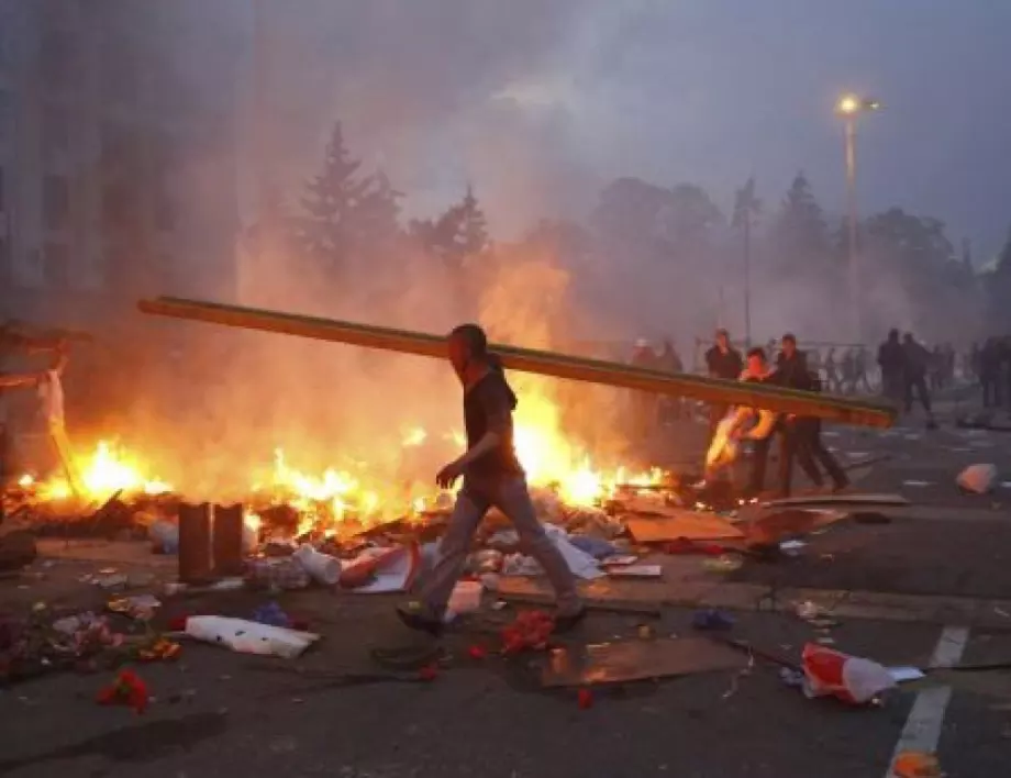 Сблъсъци и палежи в Белград заради "Европрайда" (ВИДЕО)