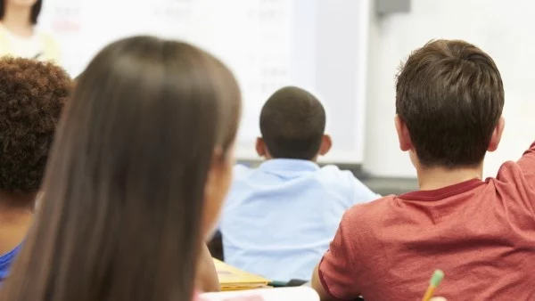 Семействата на 35,9 хил. първокласници получиха еднократна помощ