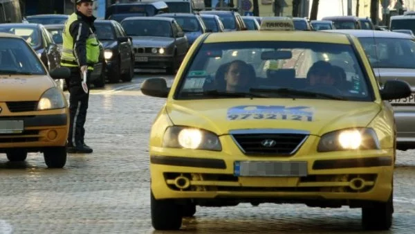 Протест срещу събирането на пари за лицензи от такситата в София