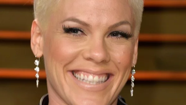 Бременната Пинк позира гола