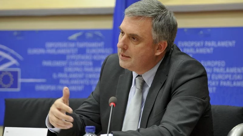 Пенсионната реформа няма да доведе до масови съкращения, твърди Калфин