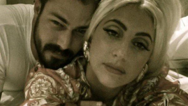 Гага сподели подробности за годежния си пръстен