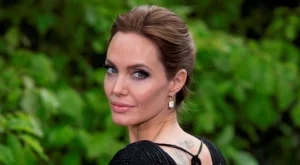 Анджелина Джоли  е катастрофирала