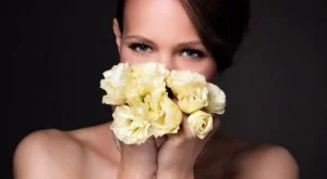 Каква жена си според стар хороскоп на цветята