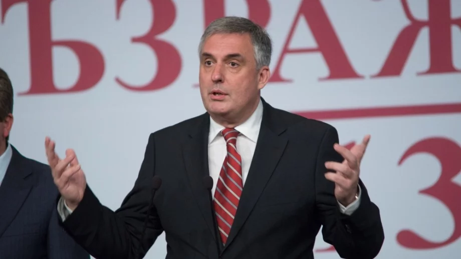 Пенсията на всеки човек трябва да е 70% от заплатата му, смята Калфин