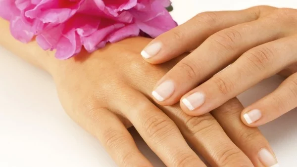 Домашно олио за стимулиране на растежа на ноктите