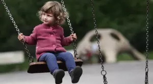 Детските люлки и пързалки - неизменна част от щастливото детство!